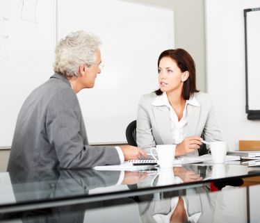 To personer i samtale